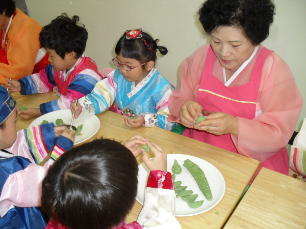 추석맞이 송편빚기-어린이집 연계사업 boardEdit37