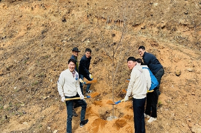 노관규 순천시장, 정병회 순천시의회 의장 제79회 식목일 기념 나무심기