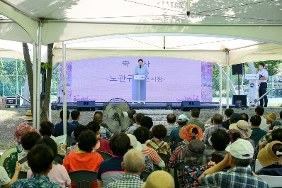 서면 주민총회에서 노관규 순천시장이 인사말씀을 하고 있다