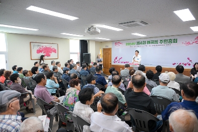 순천시 매곡동 제4회 주민총회에서 노관규 순천시장이 인사말씀을 하고 있다