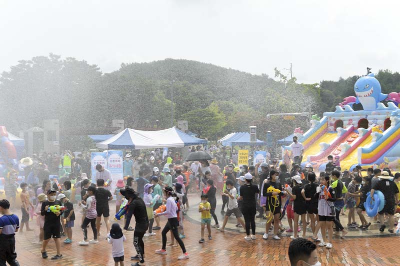 1-4 제4회 조례호수공원 물총축제2(행사전경).JPG 이미지입니다.