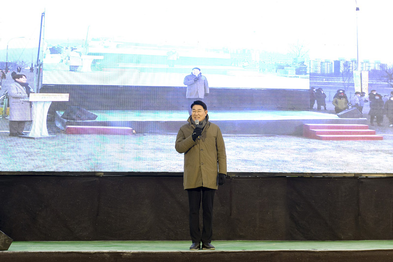 1-1 1일 2023순천만국제정원박람회 성공 기원 해맞이 행사에서 새해 인사말하는 노관규 순천시장