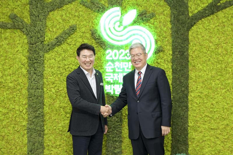 2-1 지난 8일 노관규순천시장과 장청강 주광주중국총영사 정원박람회 성공을위해 중국과의 협력 방안에 대한 환담가져1