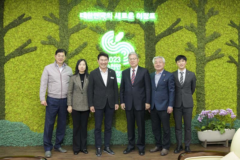 2-2 지난 8일 노관규순천시장과 장청강 주광주중국총영사 정원박람회 성공을위해 중국과의 협력 방안에 대한 환담가져3