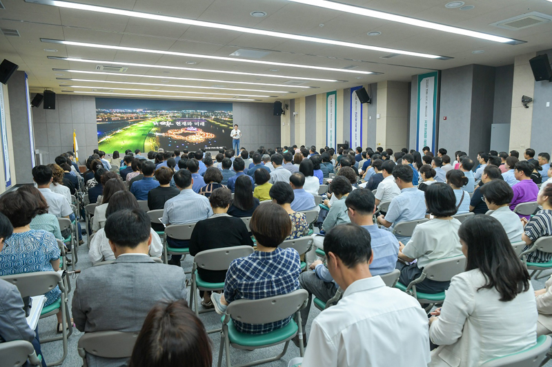 노관규 시장이 공무원과 함께 도시의 미래비전에 대한 공유의 시간을 가졌다.