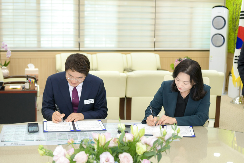 2일 순천시와 귀뚜라미그룹이 순천 지역 저소득대학생을 위한 장학금 지원을 협약했다.